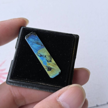 (特殊) 芬蘭拉長石09