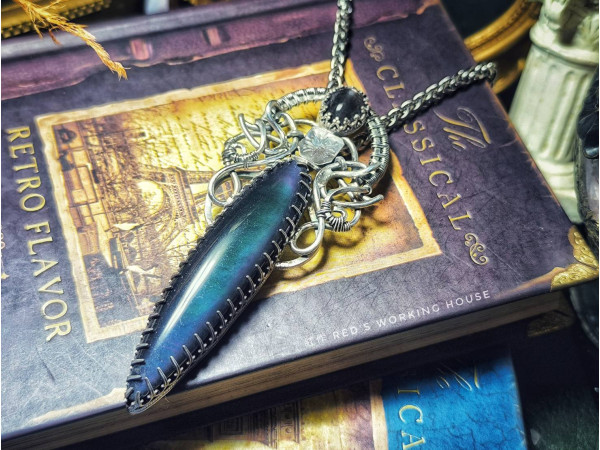 夜行之刃 彩虹黑曜石墜