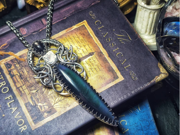 夜行之刃 彩虹黑曜石墜