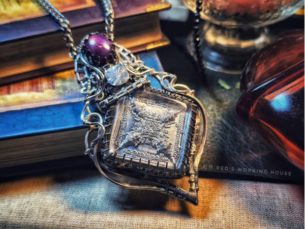 永恆庇佑 四面佛牌+星光紅寶墜