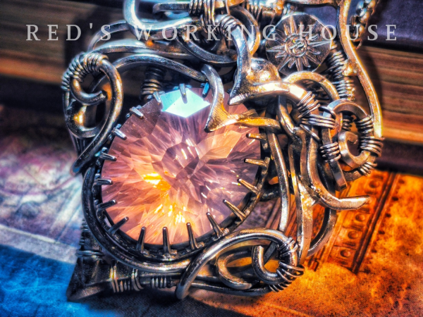 織夢者 切割粉晶墜