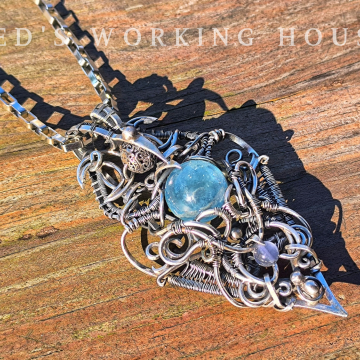 龍王盾 海藍寶球墜