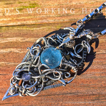 龍王盾 海藍寶球墜