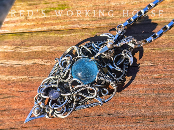 龍王盾 海藍寶球墜