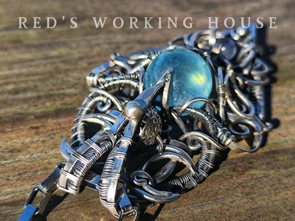 龍王盾 海藍寶球墜