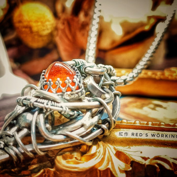 金字塔芬達石墜