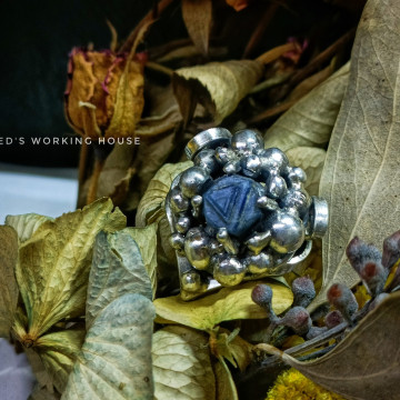 燕子摘下了王子的眼睛 藍寶石原礦戒