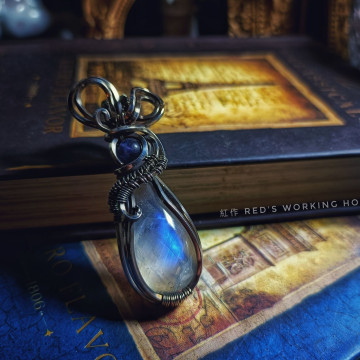 月之蜂 - 月光石墜【SOLD】