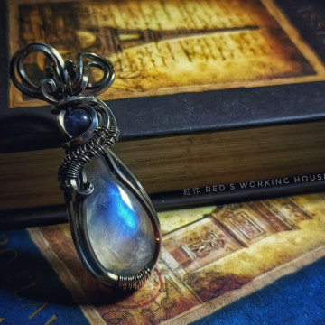 月之蜂 - 月光石墜【SOLD】