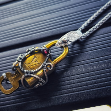 Louis Vuitton 路易威登掛鎖墜