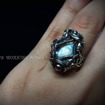 未來式 月光石小品戒【SOLD】